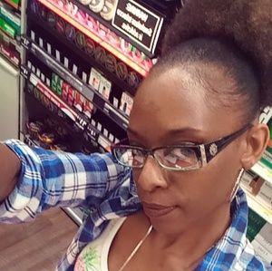 Meet your Posher, Tomichia